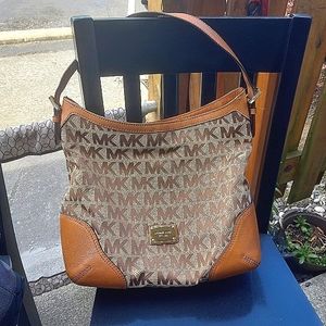 Gently used, Michael Kors purse, in great shape!!